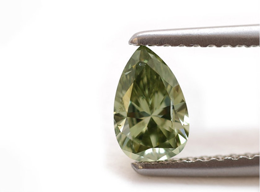 What Is A Chameleon Diamond | Diamond That Changes Color In Light
